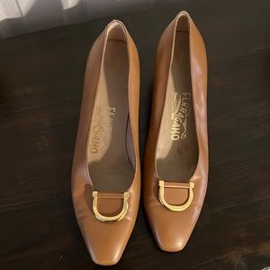 Ferragamo Womens pumps
